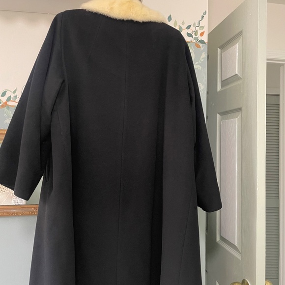 1950s heavy wool three-quarter length fur collared coat - Picture 2 of 5